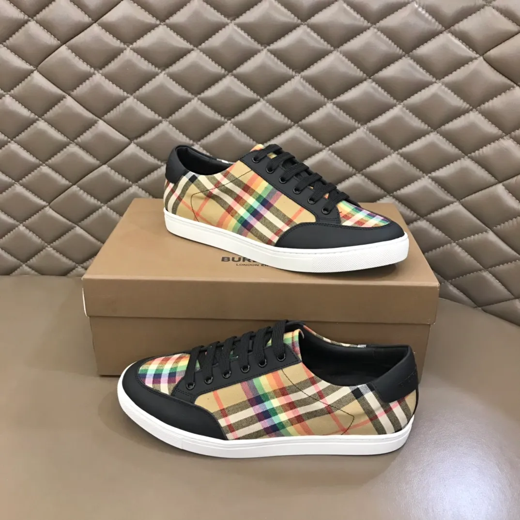 p360 "BURBERR*" men's classic low-top sneakers are reinterpreted in Vintage checkered cotton and matte calfskin, decorated with a new brand logo. First-layer sheepskin lining, embossed Burberry logo on the heel, and original TPU outsole! Size: 38-44